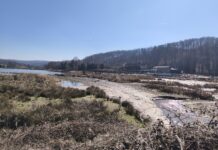 Čišćenje mulja iz jezera u Podgariću